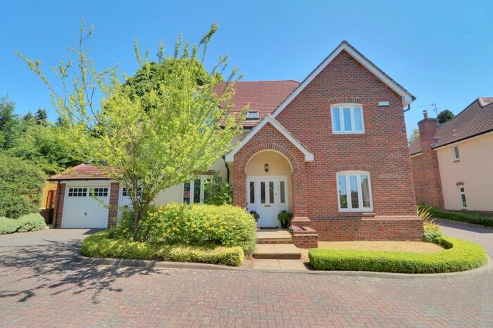 5 Bedroom Detached House To Rent In Hillthorpe Close, Purley, CR8