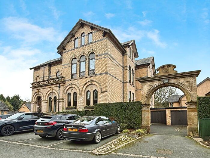 3 Bedroom Flat For Sale In St. Margarets Road, Altrincham, Greater Manchester, WA14