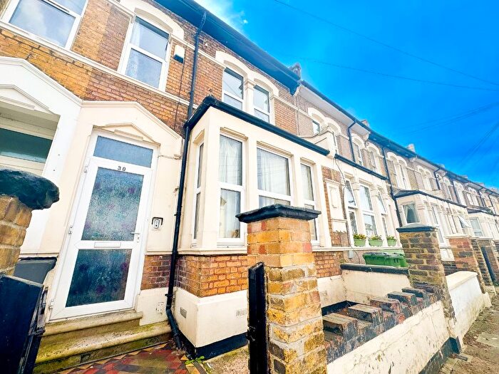 3 Bedroom Terraced House For Sale In Heavitree Road, Plumstead, London, SE18