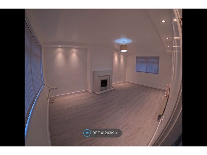 3 Bedroom Semi-Detached House To Rent In Queens Rise, Bradford, BD2