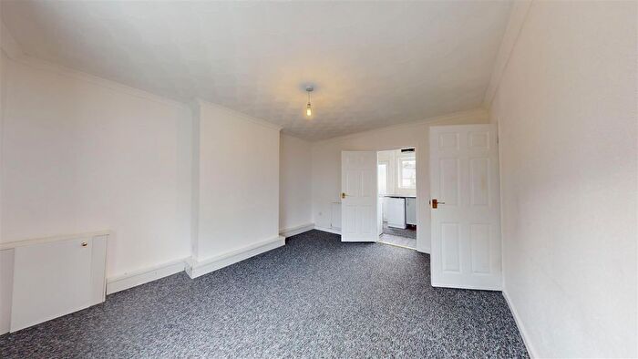 2 Bedroom Flat To Rent In Kelston Road, Whitchurch, Cardiff, CF14