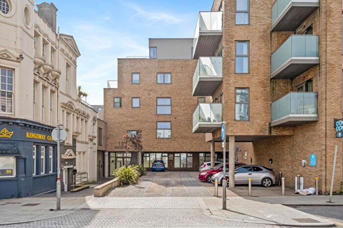 1 Bedroom Apartment For Sale In Flat, Kingsway, Hove -, BN3