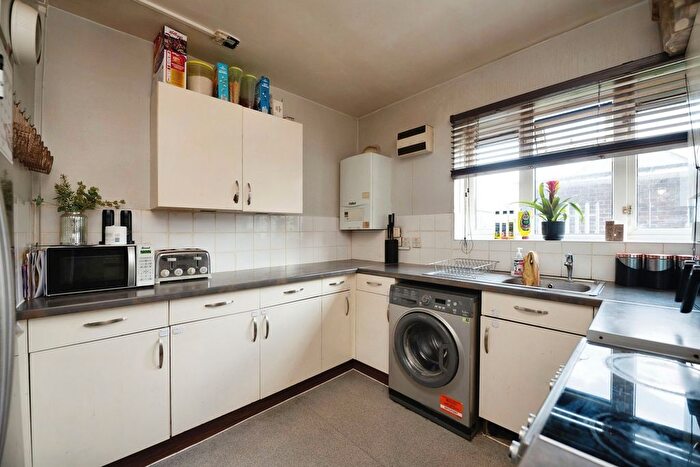 2 Bedroom Flat For Sale In Rose Lane, Romford, RM6