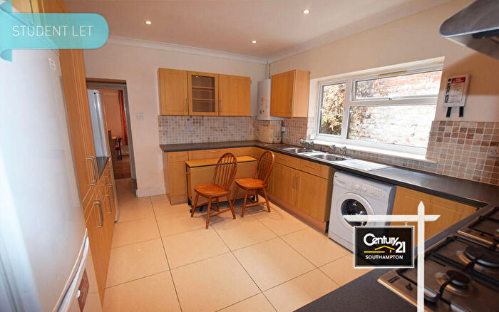 6 Bedroom Town House To Rent In |Ref: |, Portswood Road, Southampton, SO17