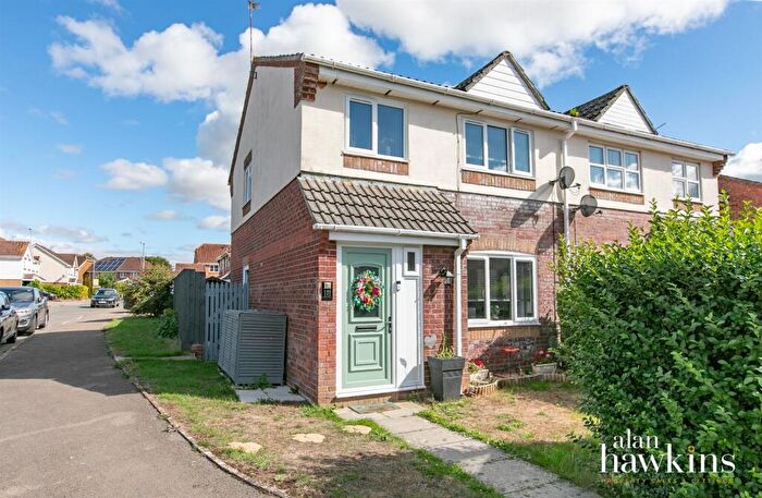 3 Bedroom Semi-Detached House For Sale In Victoria Drive, Lyneham, SN15