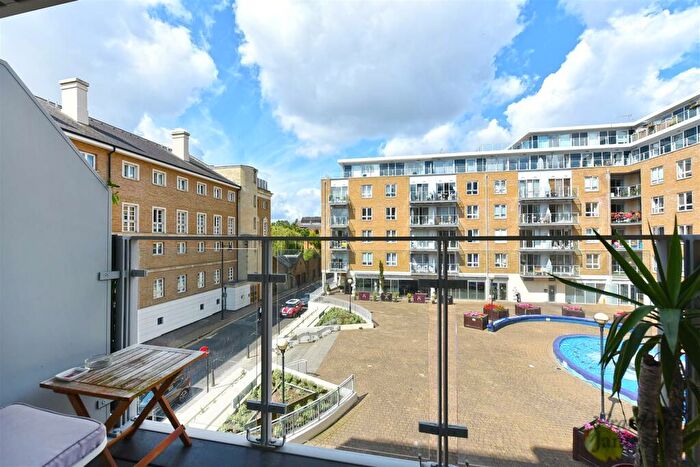 1 Bedroom Flat For Sale In Adriatic Building, Narrow Street, London, E14