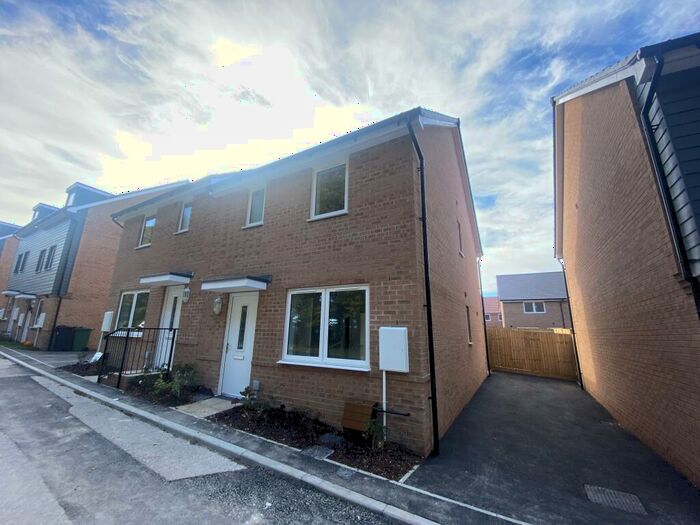 3 Bedroom House To Rent In Stoneham Way, Basingstoke, RG24