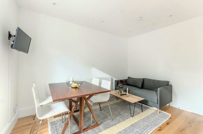 2 Bedroom Apartment To Rent In Bell Street London, NW1
