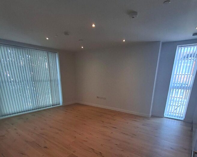 1 Bedroom Flat To Rent In Churchfield Road, Weybridge, KT13