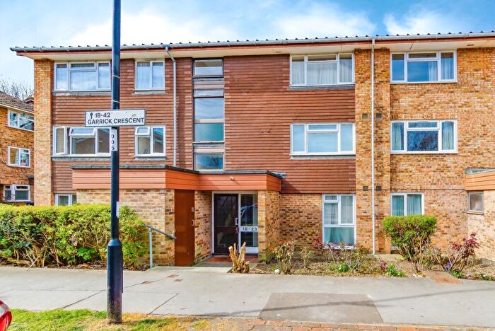 2 Bedroom Flat For Sale In Garrick Crescent, Croydon, CR0