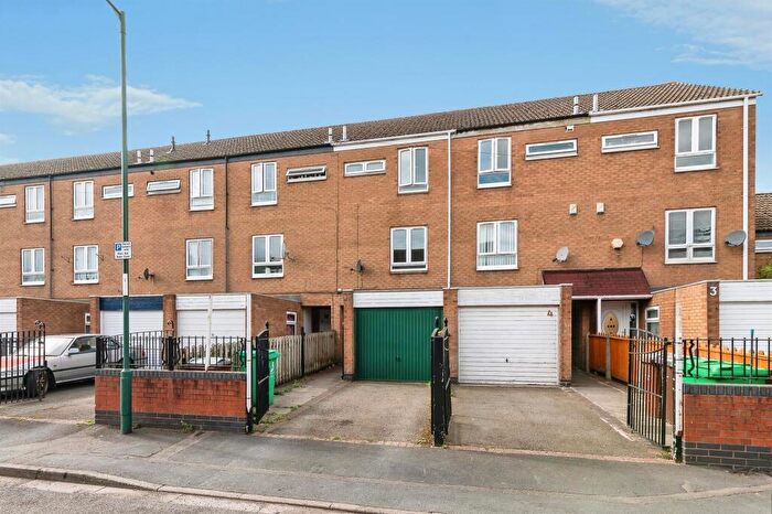 3 Bedroom Town House For Sale In Soudan Drive, Nottingham, NG2