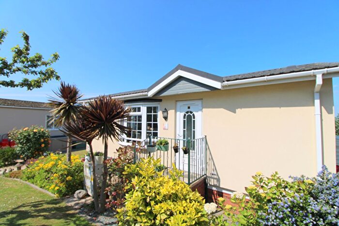 1 Bedroom Mobile/park Home For Sale In Coast Road, Ffynnongroyw, CH8