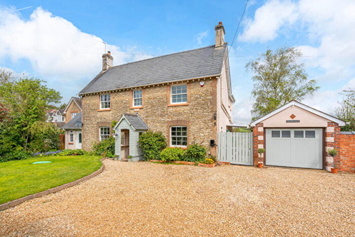 5 Bedroom Detached House For Sale In The Street, Brinkworth, SN15