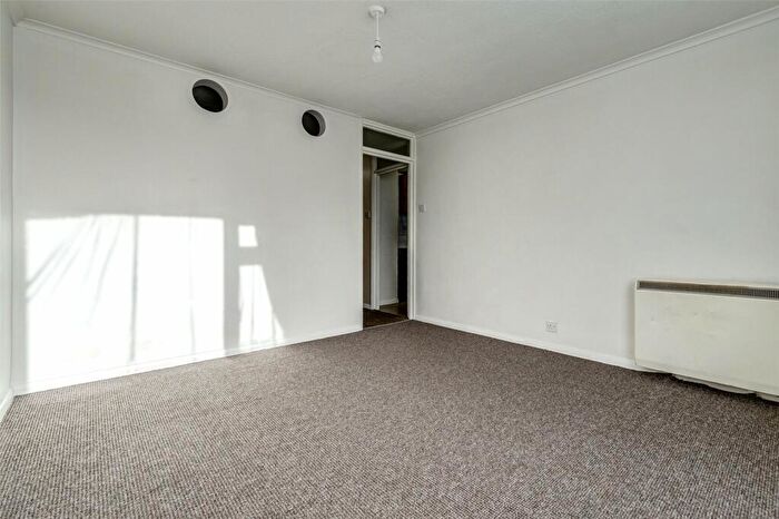 1 Bedroom Flat For Sale In Chesswood Road, Worthing, West Sussex, BN11