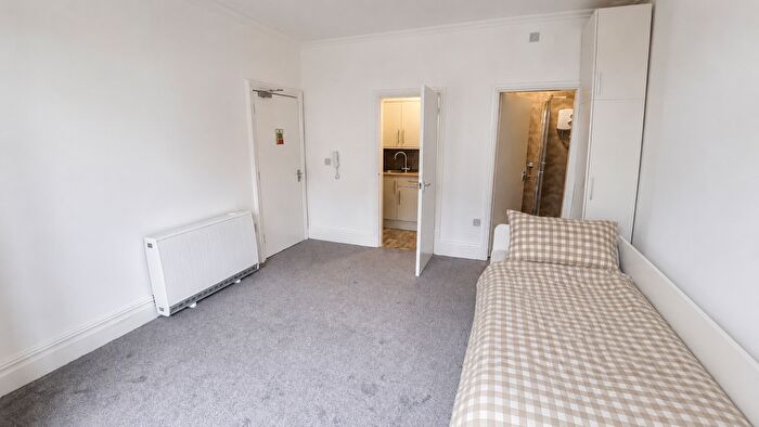 1 Bedroom Apartment To Rent In Bingham Road, Carrington, Nottingham, NG5