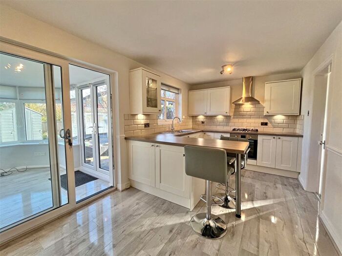 4 Bedroom Detached House For Sale In Arundel Grange, Simmondley, Glossop, SK13