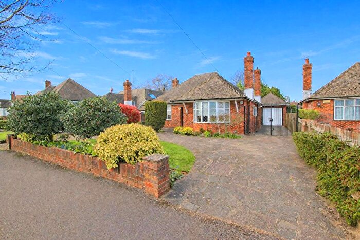 3 Bedroom Detached Bungalow For Sale In Chiltern Road, South Sutton, SM2