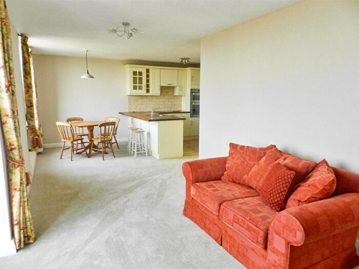 2 Bedroom Flat To Rent In Bramlands Close, Battersea, London, SW11