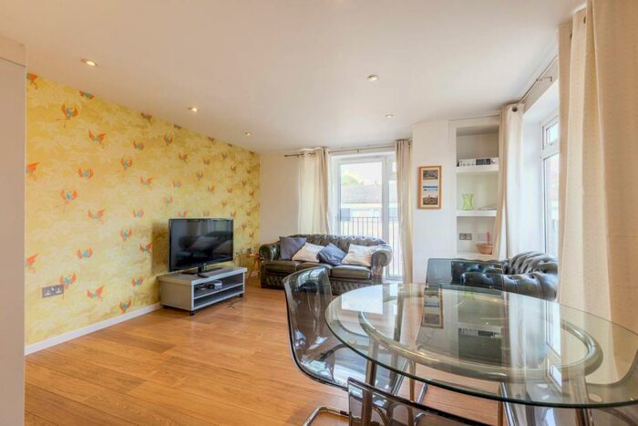2 Bedroom Flat To Rent In Bacon Street, Shoreditch, London, E2
