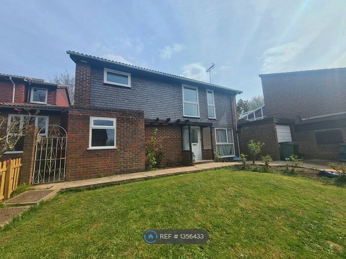 4 Bedroom Detached House To Rent In Grafton Park Road, Worcester Park, KT4