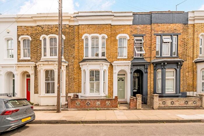 3 Bedroom House For Sale In Clinton Road, Bow, E3
