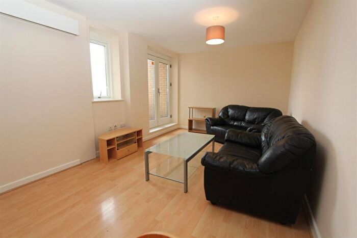 2 Bedroom Apartment For Sale In Aspect, Elmwood Lane, LS2