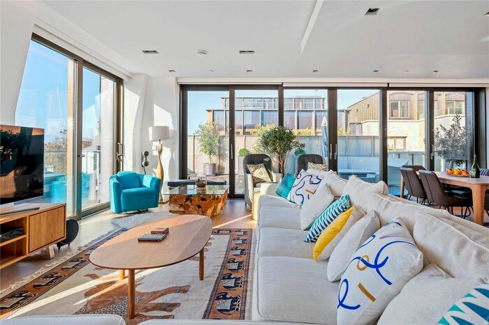 3 Bedroom Flat To Rent In Bartholomew Close, London, EC1A