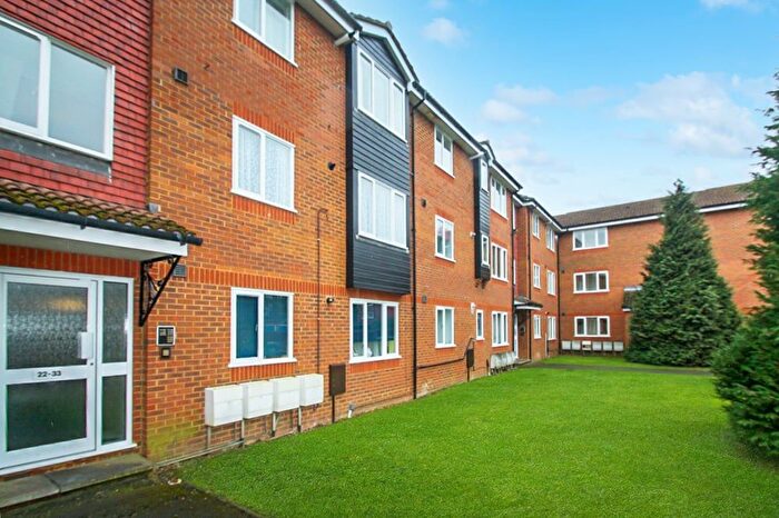 1 Bedroom Flat For Sale In Rosefield Road, Staines-Upon-Thames, TW18