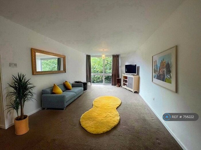 2 Bedroom Flat To Rent In The Park, Leicester, LE2