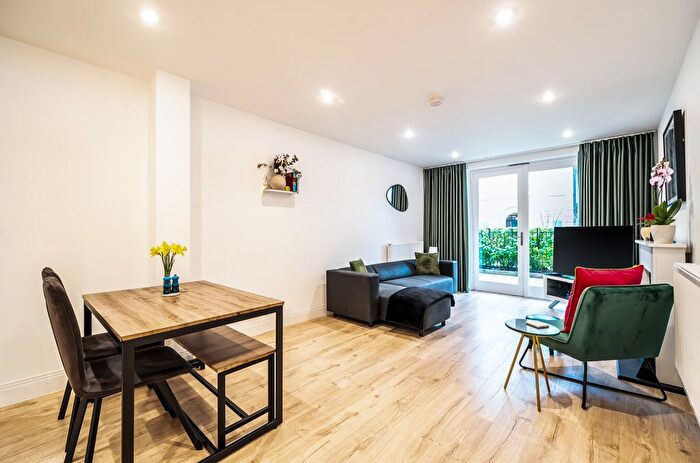 1 Bedroom Flat For Sale In Mornington House, Atkinson Close, London, SW20