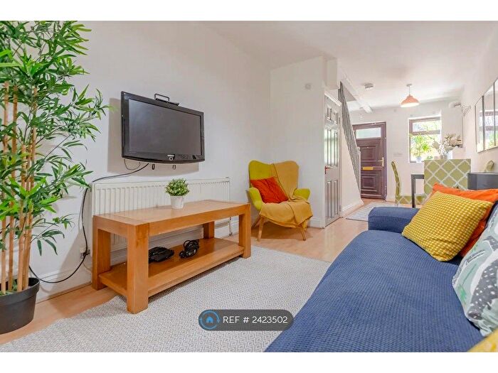 2 Bedroom End Of Terrace House To Rent In Ambergate Street, London, SE17