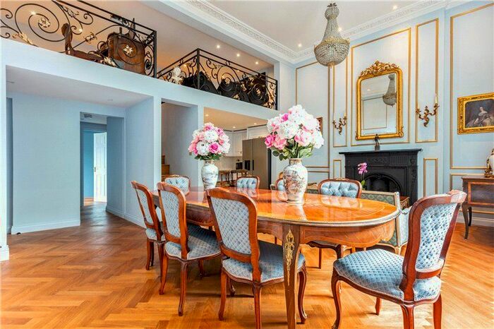 3 Bedroom Flat To Rent In West Cromwell Road, Earls Court, London, SW5