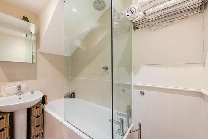 2 Bedroom Flat To Rent In Lots Road, Chelsea, London, SW10