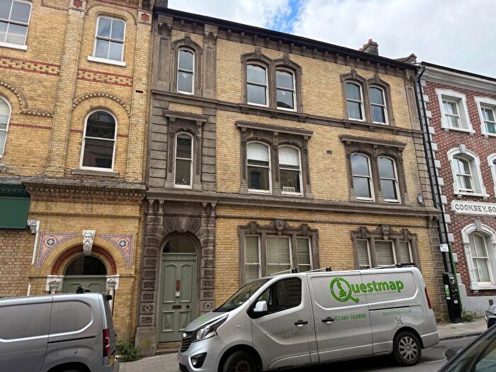 2 Bedroom Flat To Rent In St. Michaels Street, Southampton, Hampshire, SO14
