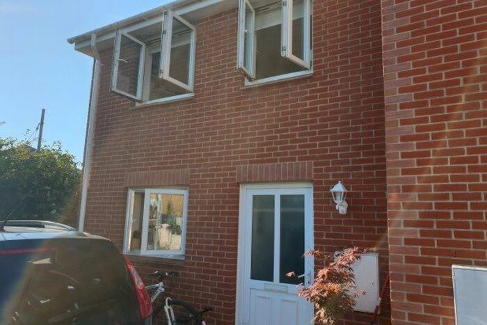 2 Bedroom Property To Rent In Adelaide Grove, East Cowes, PO32