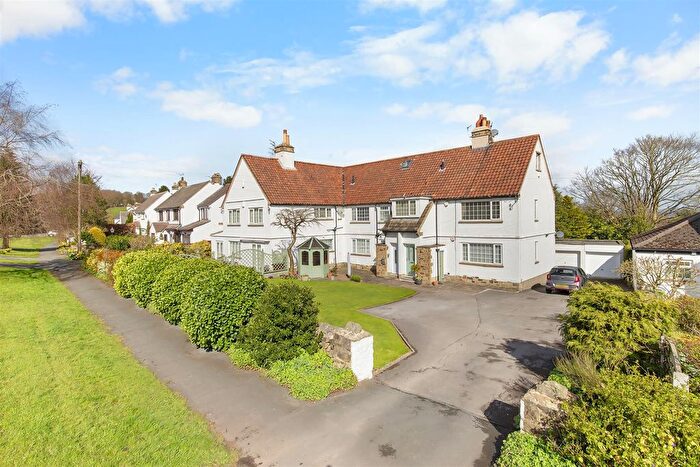 3 Bedroom Flat For Sale In Hawksworth Lane, Guiseley, Leeds, LS20