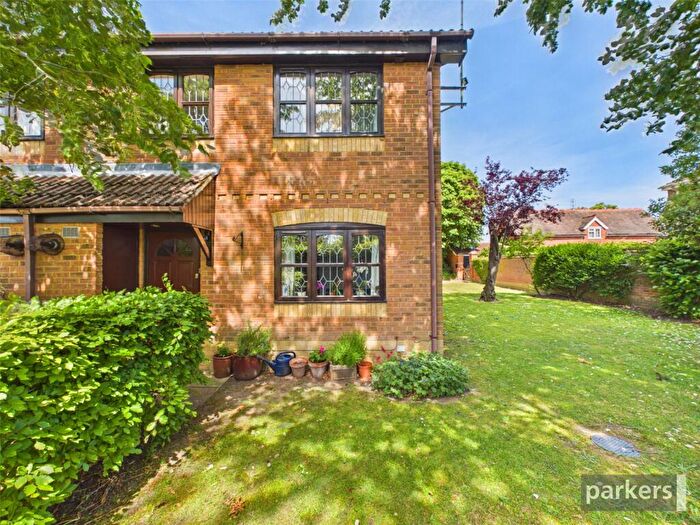 2 Bedroom End Of Terrace House For Sale In Thornbury Green, Twyford, Reading, Berkshire, RG10