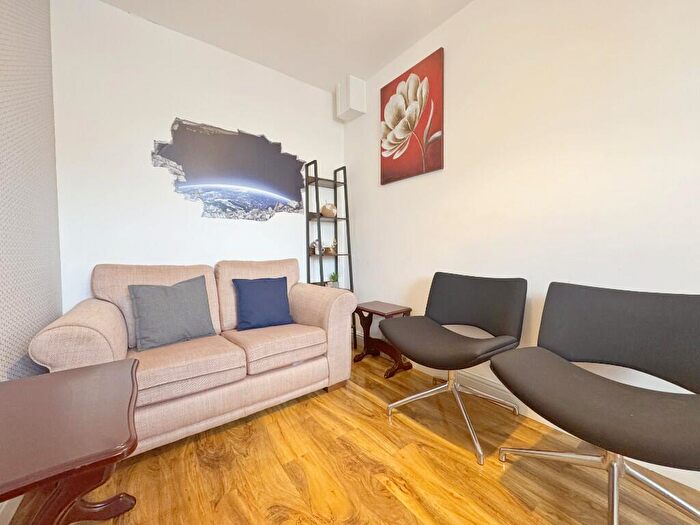 5 Bedroom Semi-Detached House To Rent In Holmdale Road, BS34