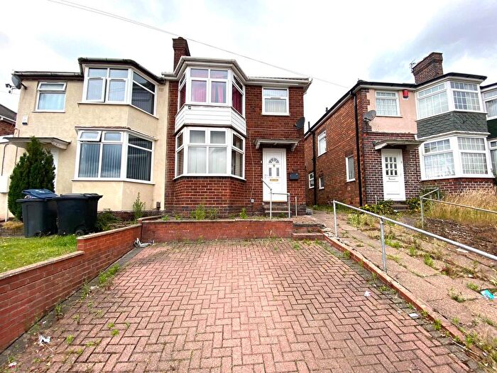 3 Bedroom Semi Detached House To Rent In Chipperfield Road, Birmingham, B36
