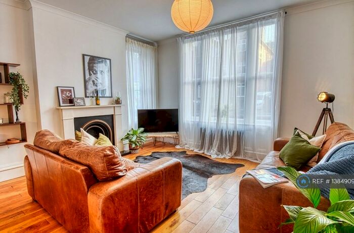 2 Bedroom Flat To Rent In Saint James's Road, Dudley, DY1