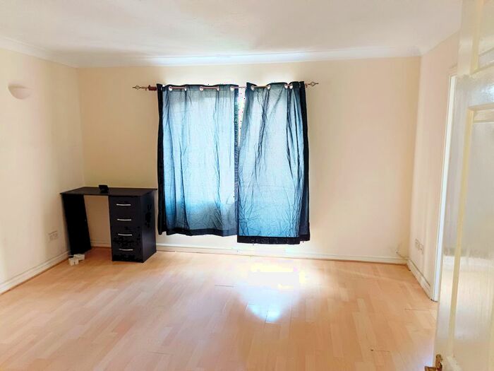 Block Of Flats To Rent In Jetty Walk, Grays, RM17