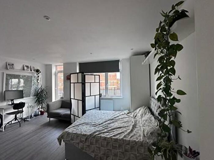 Studio To Rent In Mitcham Road, London, SW17