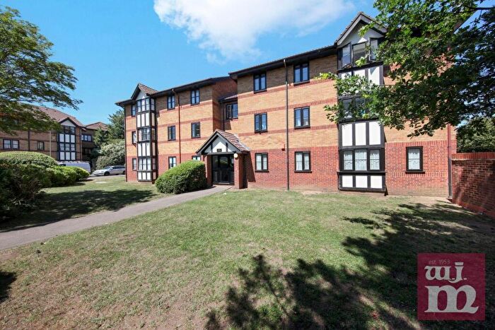 2 Bedroom Flat To Rent In Woodvale Way, Cricklewood, NW11