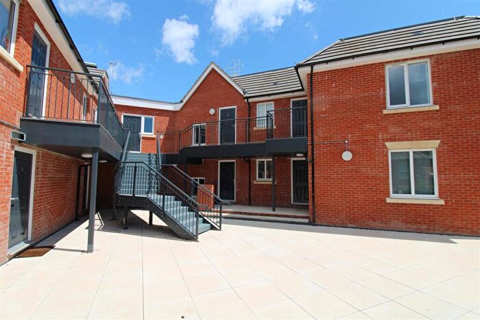 2 Bedroom Flat To Rent In Station Road, Park Gate, Southampton, SO31