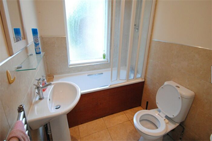 2 Bedroom Flat To Rent In Bedroom Second Floor Flat In Meyrick Park, BH3