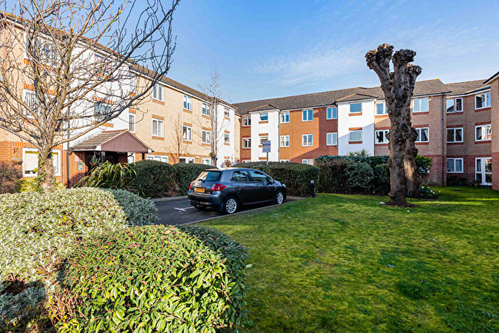 1 Bedroom Flat For Sale In Oakleigh Close, Swanley, BR8