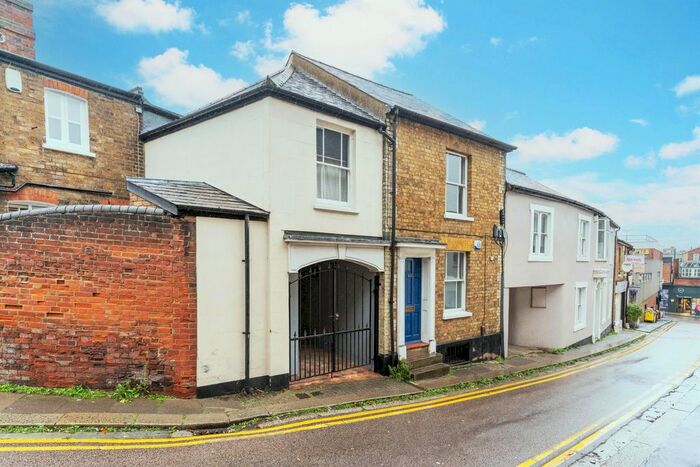 3 Bedroom Flat To Rent In Church Street, Bishops Stortford, Herts, CM23