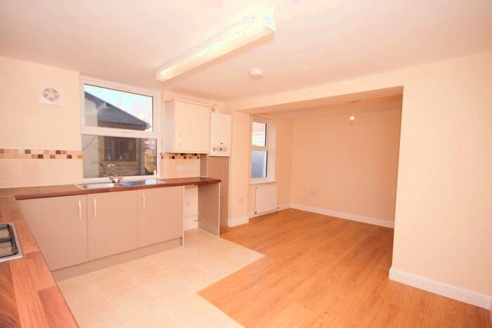 1 Bedroom Flat To Rent In East Street, Sittingbourne, ME10