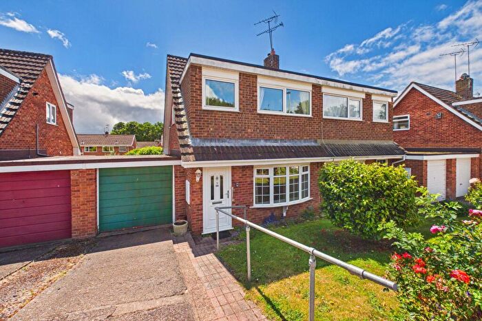 3 Bedroom Link Detached House For Sale In Hedgerow Close, Crediton, EX17