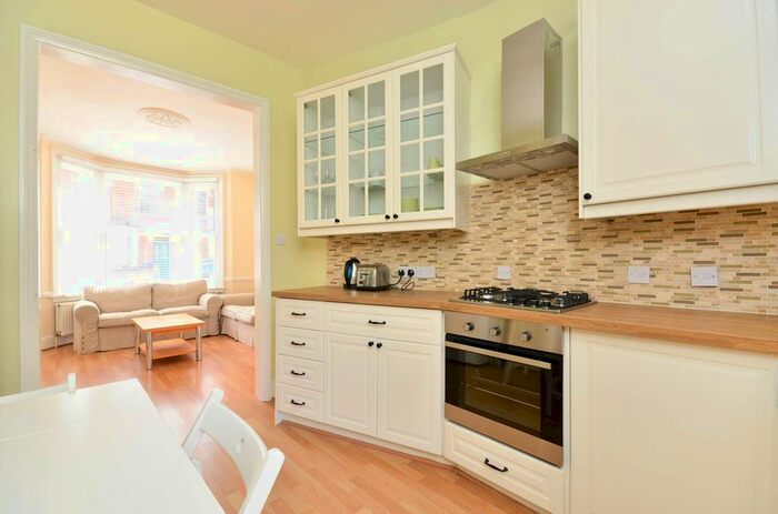 1 Bedroom Flat To Rent In Prothero Road, Fulham, London, SW6